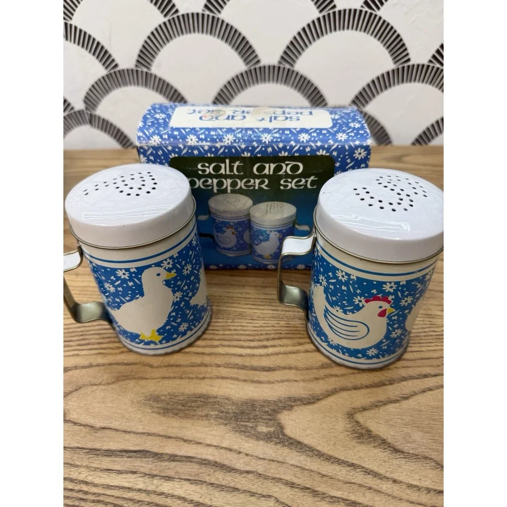 Vtg Goose Chicken Floral Salt & Pepper Shakers Set, Blue/White Handles Metal